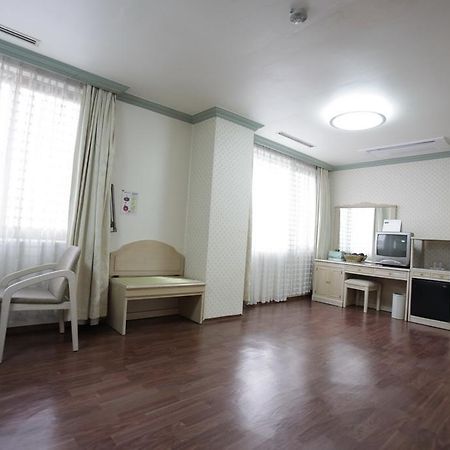 Geoje Tourist Hotel エクステリア 写真